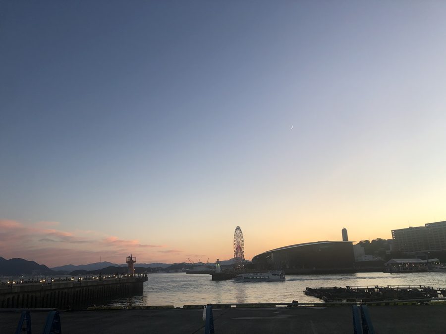 関門海峡の夕景（山口県下関市）